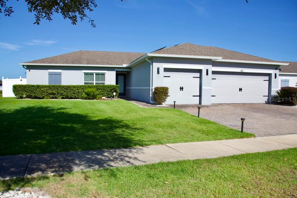 Foto de propiedad en 411 BLUE LAKE CIR KISSIMMEE con MLS# O6433405