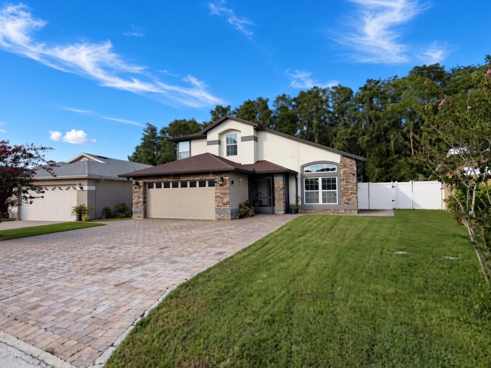 Foto de propiedad en 3010 STILLWATER DR KISSIMMEE con MLS# O6433930