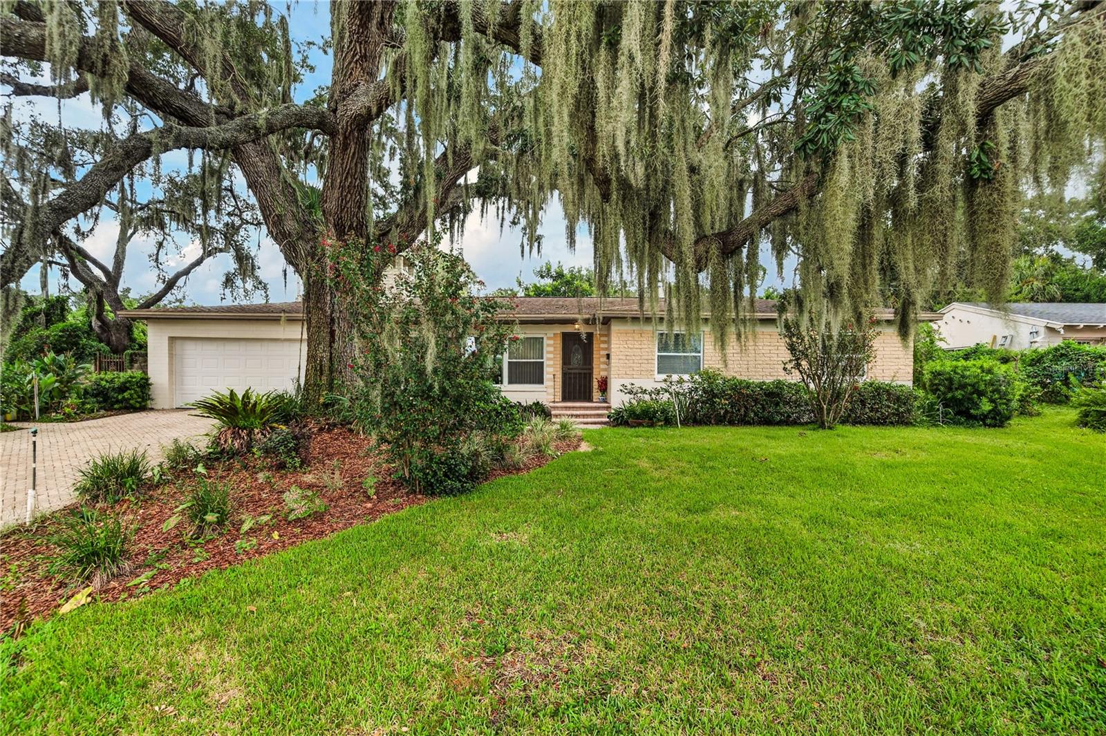 Welcome to 1205 Dorchester Street!