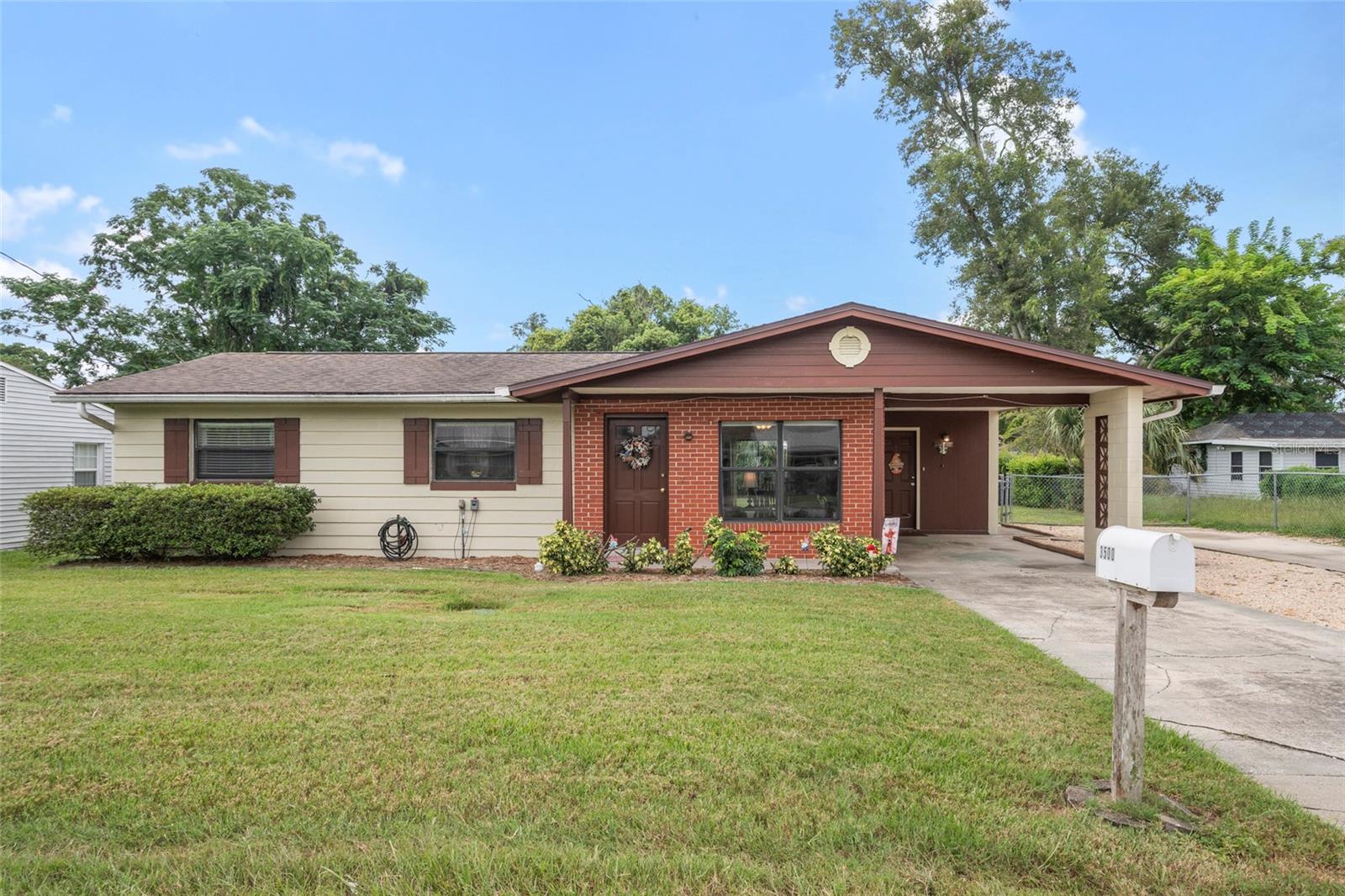 En Venta 3500 E GRANT AVE, ORLANDO, FL 32806