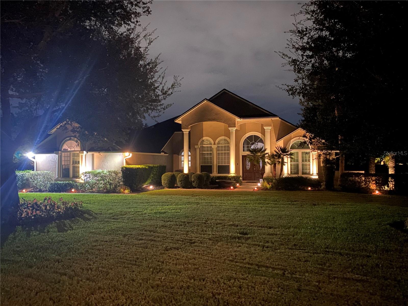 Foto de propiedad en 11348 WILLOW GARDENS DR WINDERMERE con MLS# O6435449