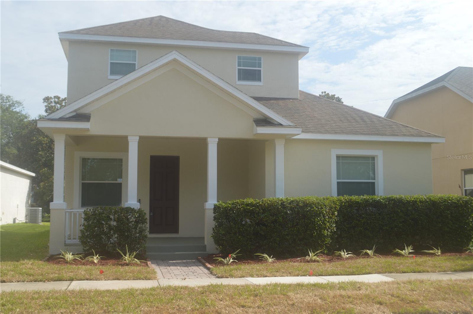 Foto de propiedad en 6828 HELMSLEY CIR WINDERMERE con MLS# O6435655