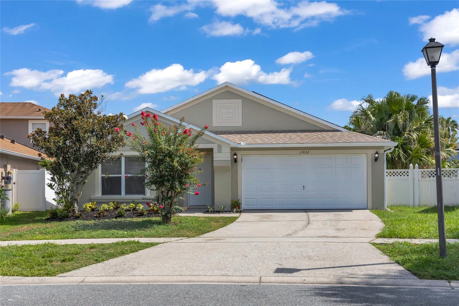 Foto de propiedad en 13032 RUIDOSA LOOP ORLANDO con MLS# O6435773