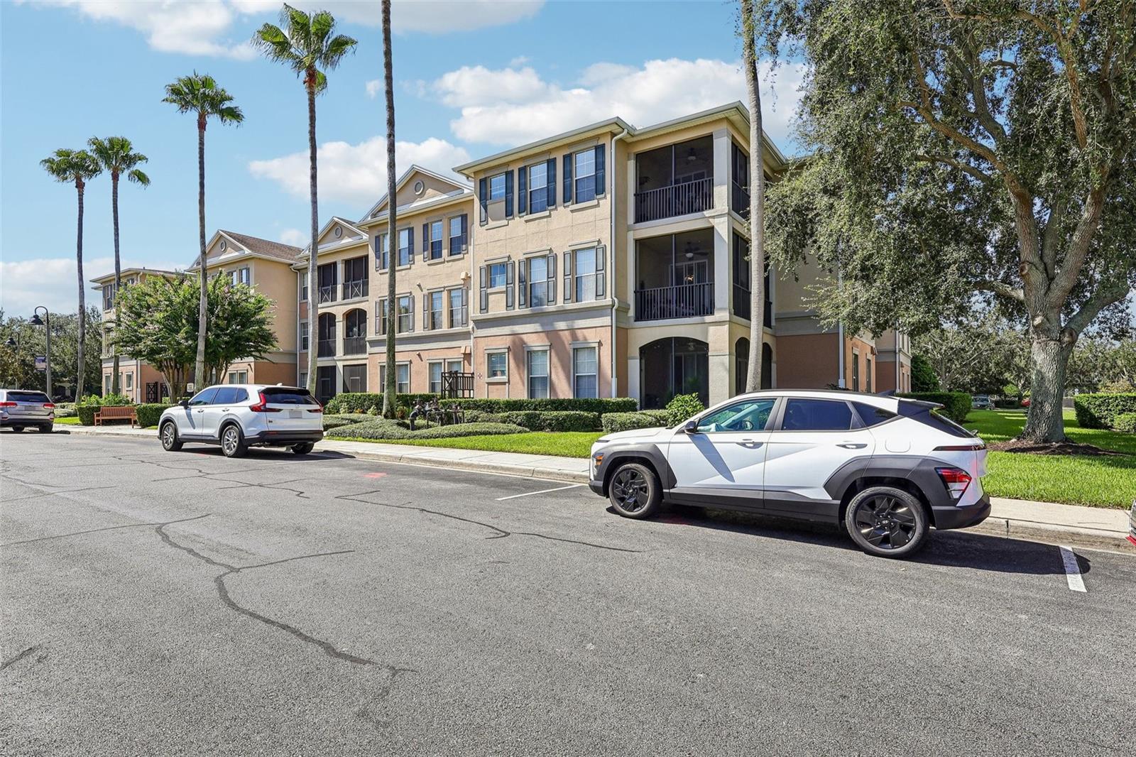 Foto de propiedad en 8168 BOAT HOOK LOOP #303 WINDERMERE con MLS# O6435857