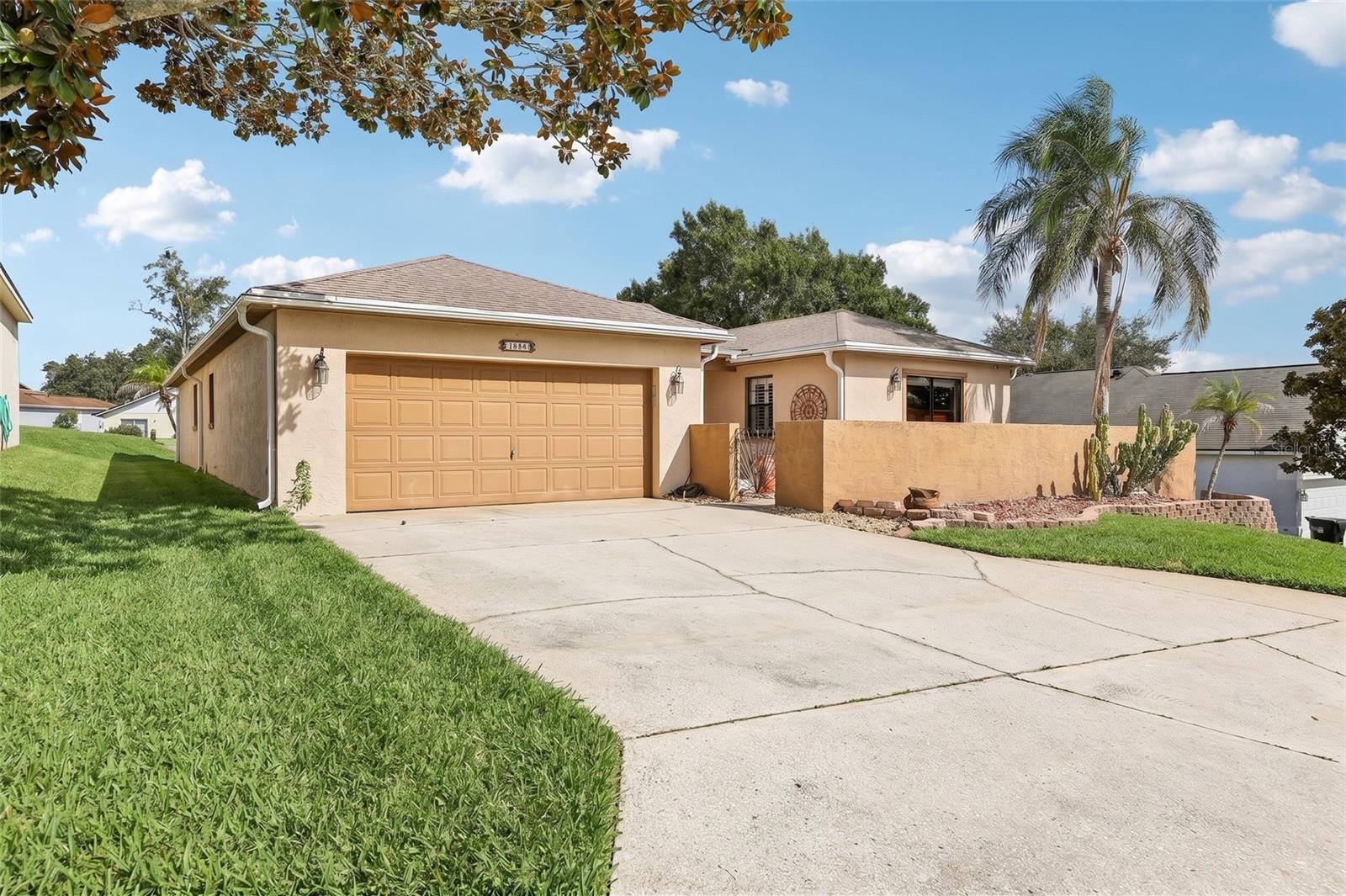 Foto de propiedad en 1665 GOLFSIDE VILLAGE BLVD APOPKA con MLS# O6436348