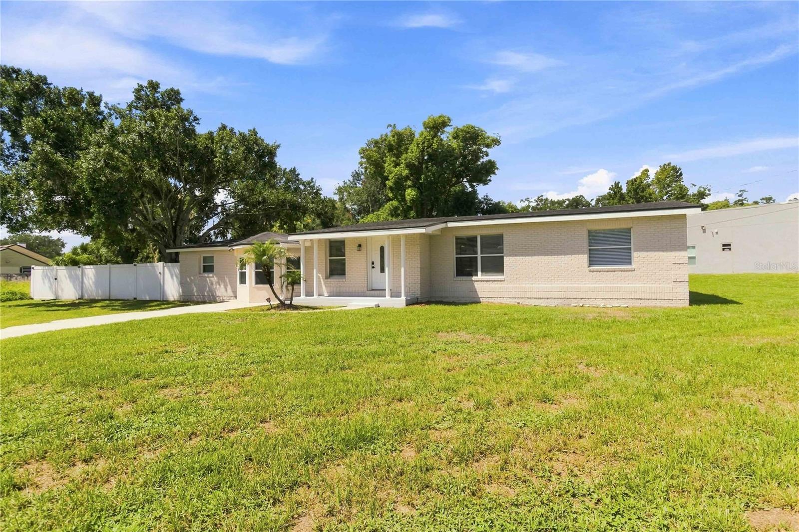 Foto de propiedad en 4870 LAKE CECILE DR KISSIMMEE con MLS# O6436411