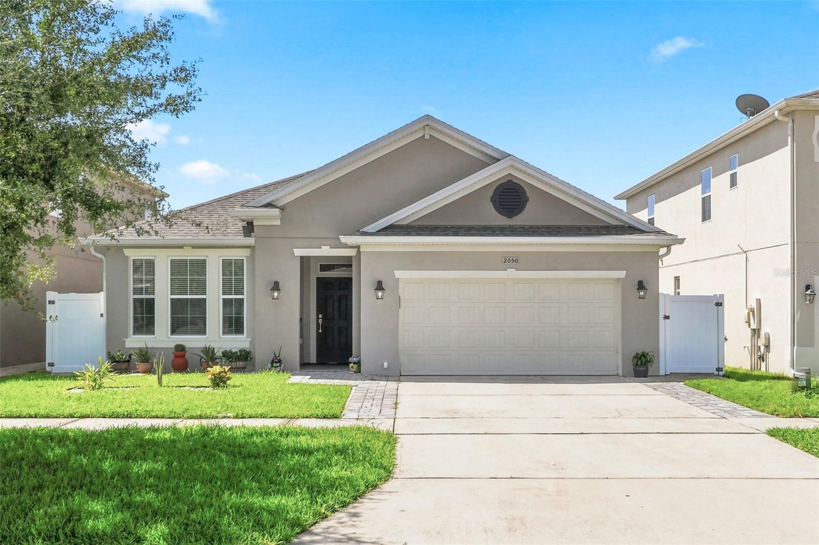 En Venta 2050 BEACON LANDING CIR, ORLANDO, FL 32824