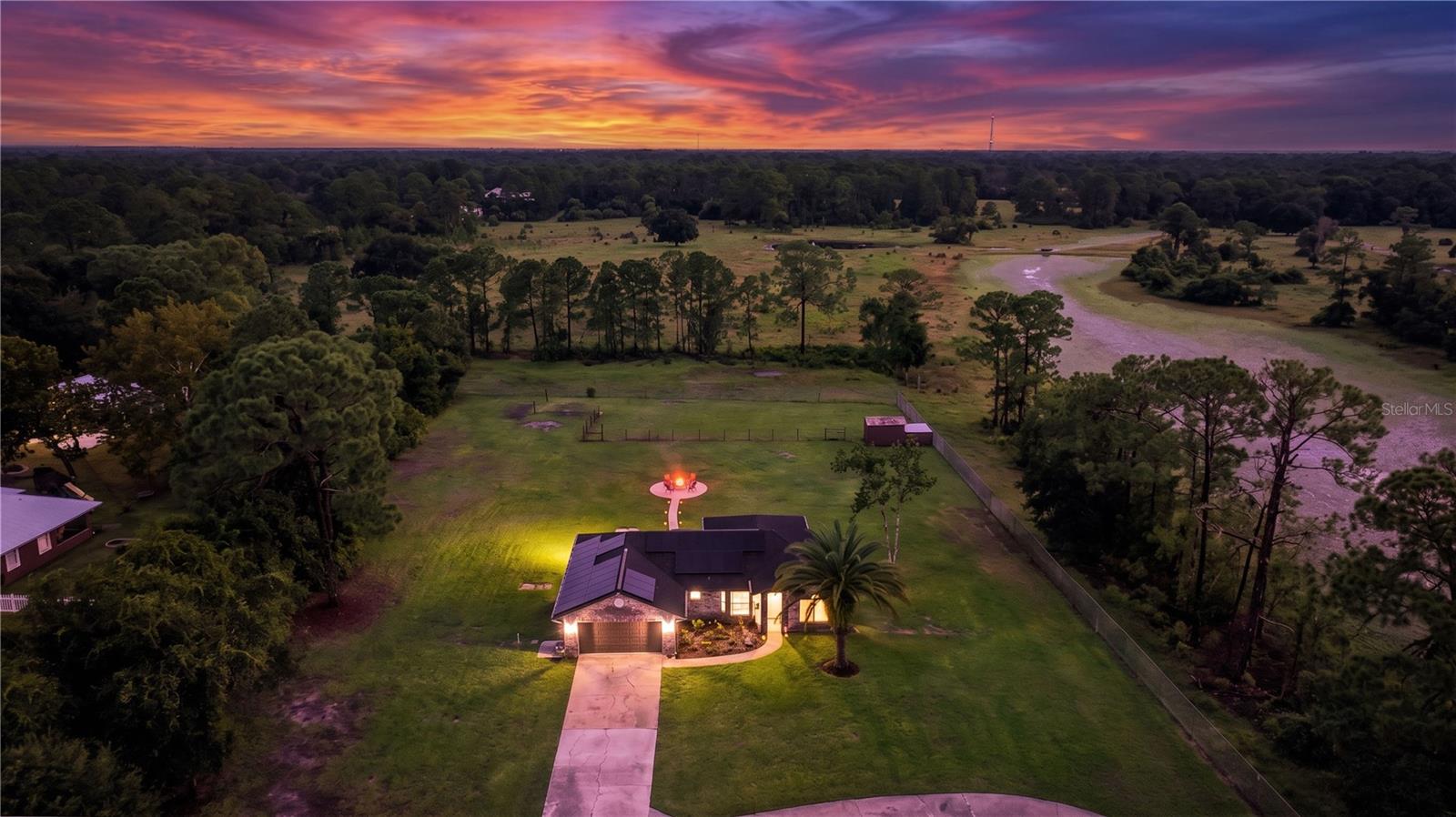 Foto de propiedad en 3934 BURKHOLM RD MIMS con MLS# O6437373