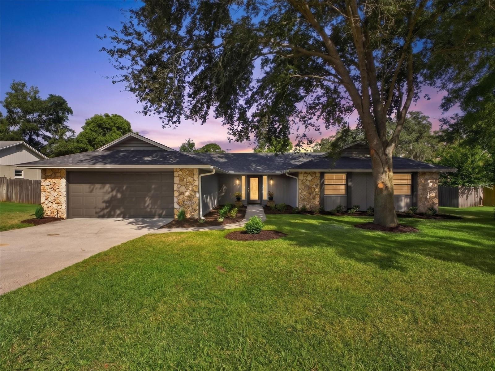 Foto de propiedad en 2183 BENT OAK DR APOPKA con MLS# O6437885