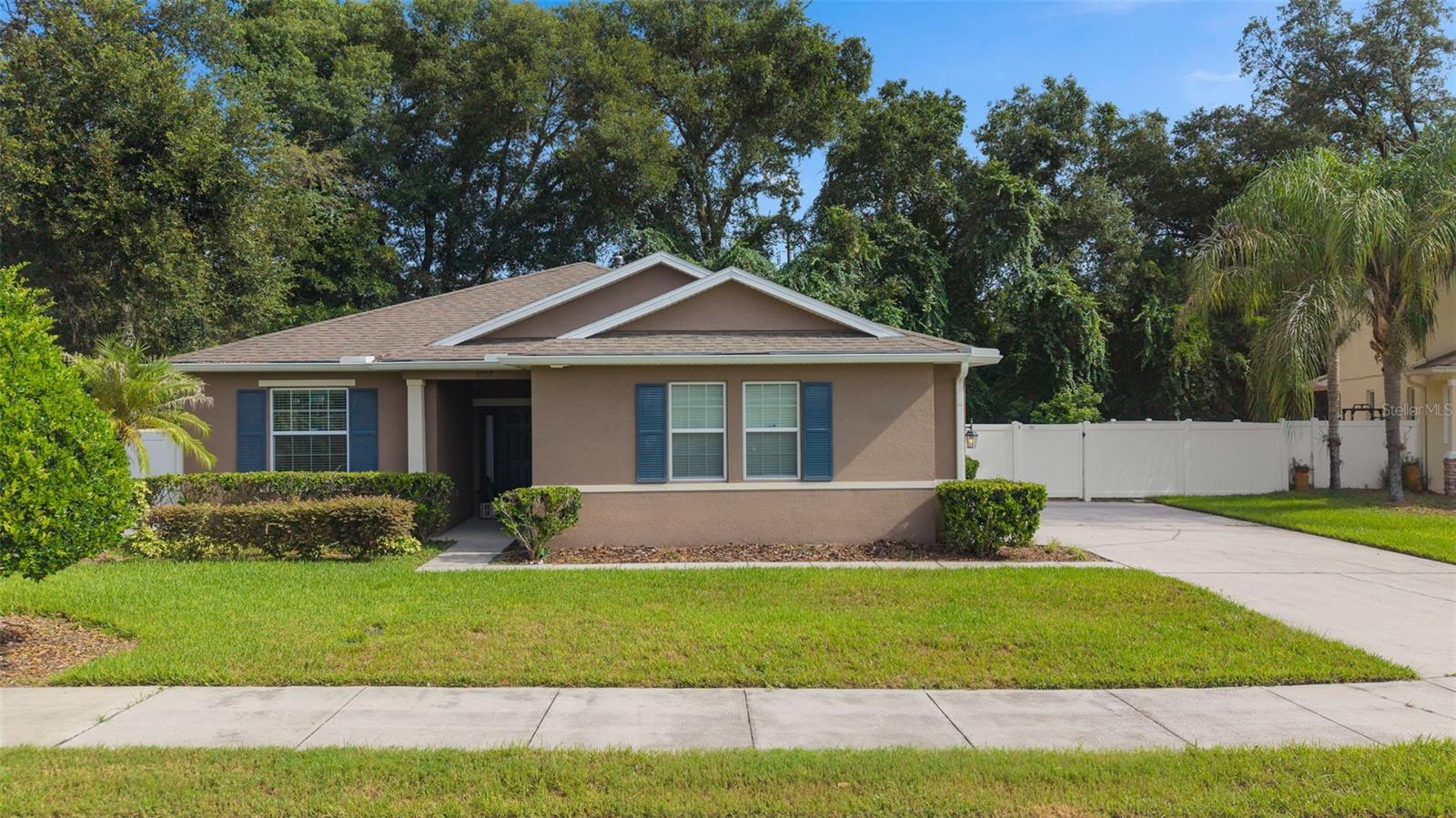 Foto de propiedad en 1007 FLAGSTONE CT APOPKA con MLS# O6437903