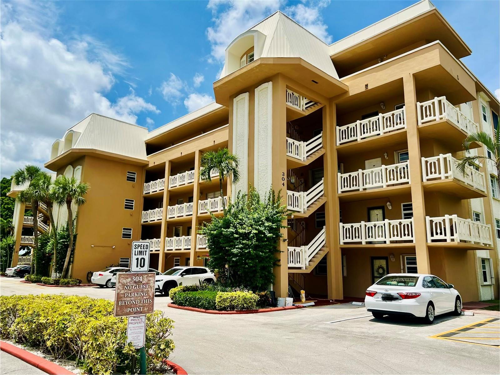 Foto de propiedad en 304 GOLFVIEW RD #PH NORTH PALM BEACH con MLS# O6438037