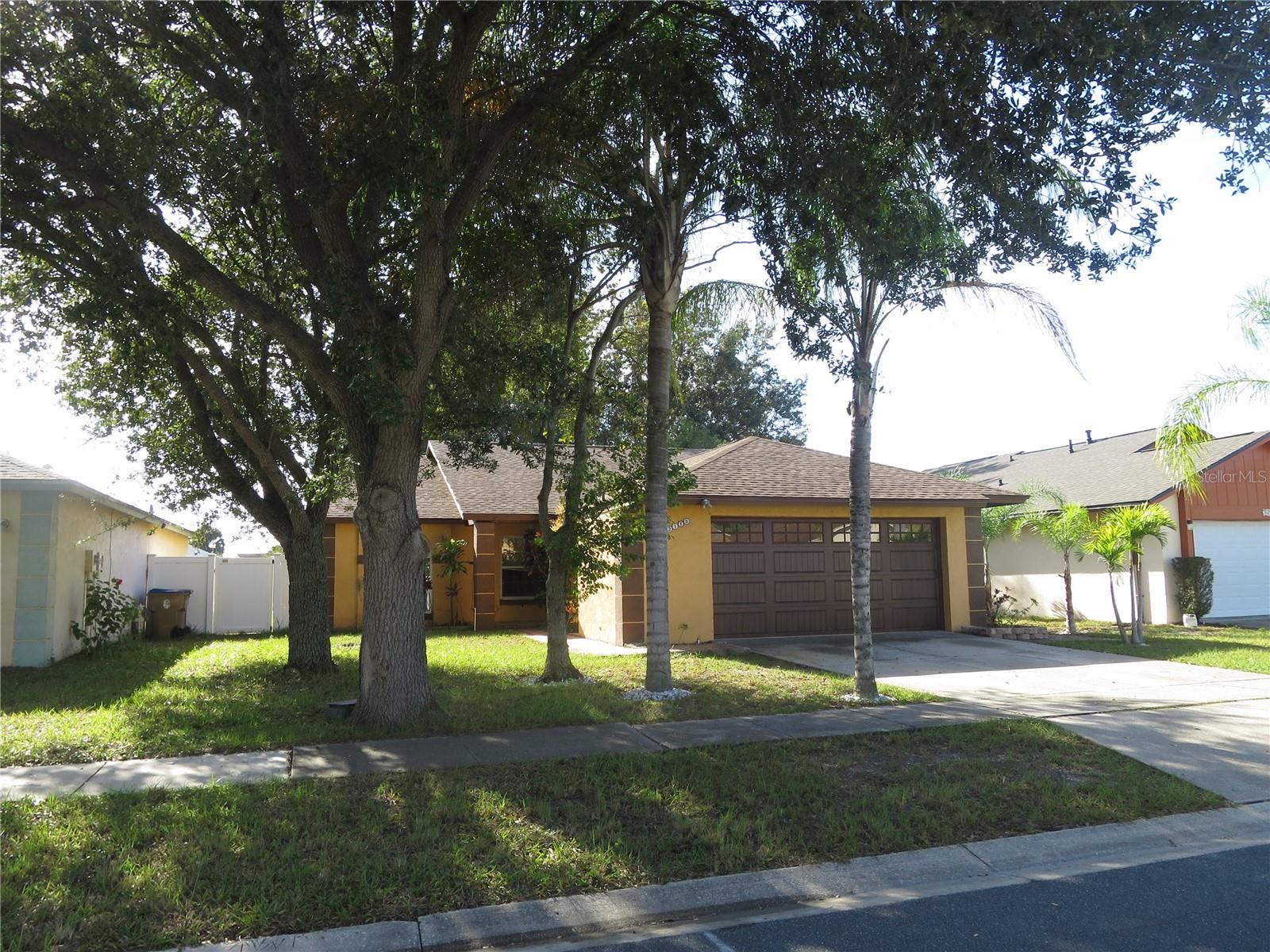 Foto de propiedad en 3115 SMOKE SIGNAL CIR KISSIMMEE con MLS# O6438391
