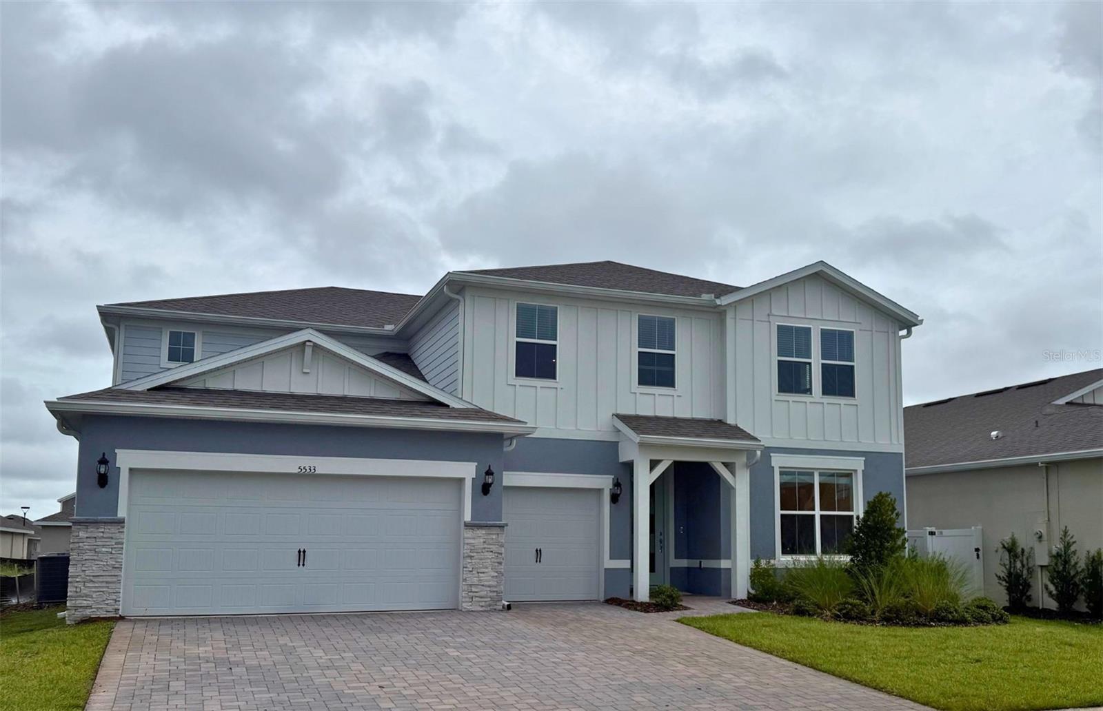 Actual home photo. Colors, finishes, textures and options may appear differently in person due to variations in monitors and viewing devices.