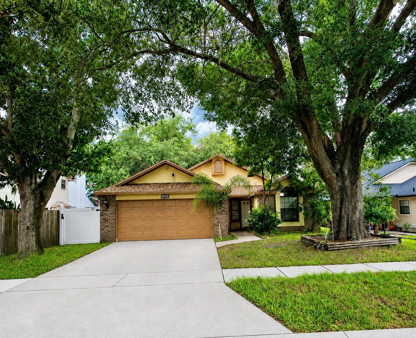 Foto de propiedad en 2201 GRASMERE DR APOPKA con MLS# O6439063