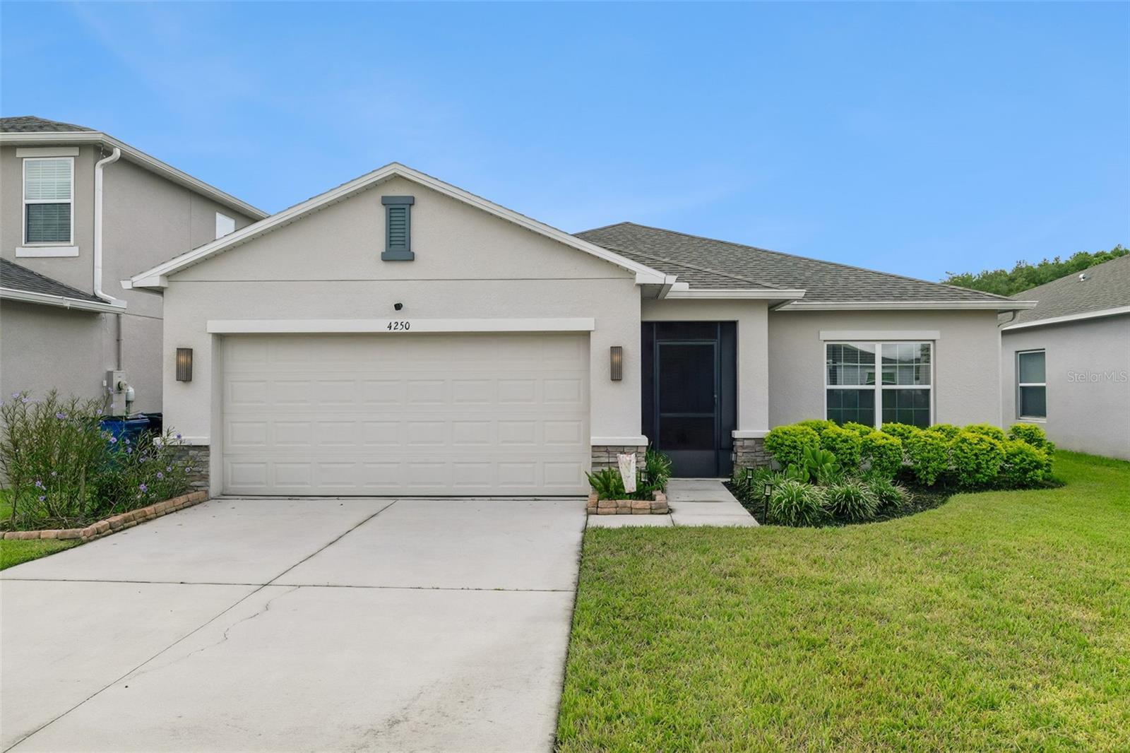 Foto de propiedad en 4250 SOUTHERN VISTA LOOP ST CLOUD con MLS# O6439327