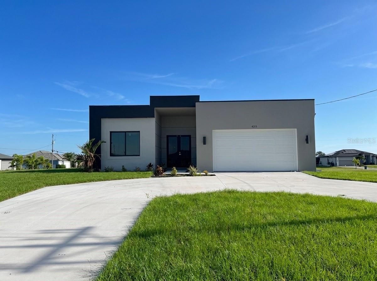 En Venta 4213 CALOOSA PKWY N, CAPE CORAL, FL 33993