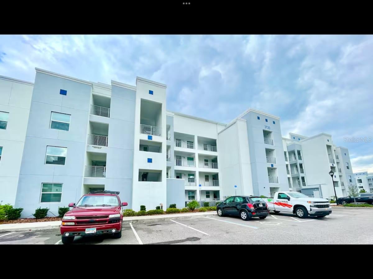 Foto de propiedad en 3120 PARADOX CIR #101 KISSIMMEE con MLS# O6439562