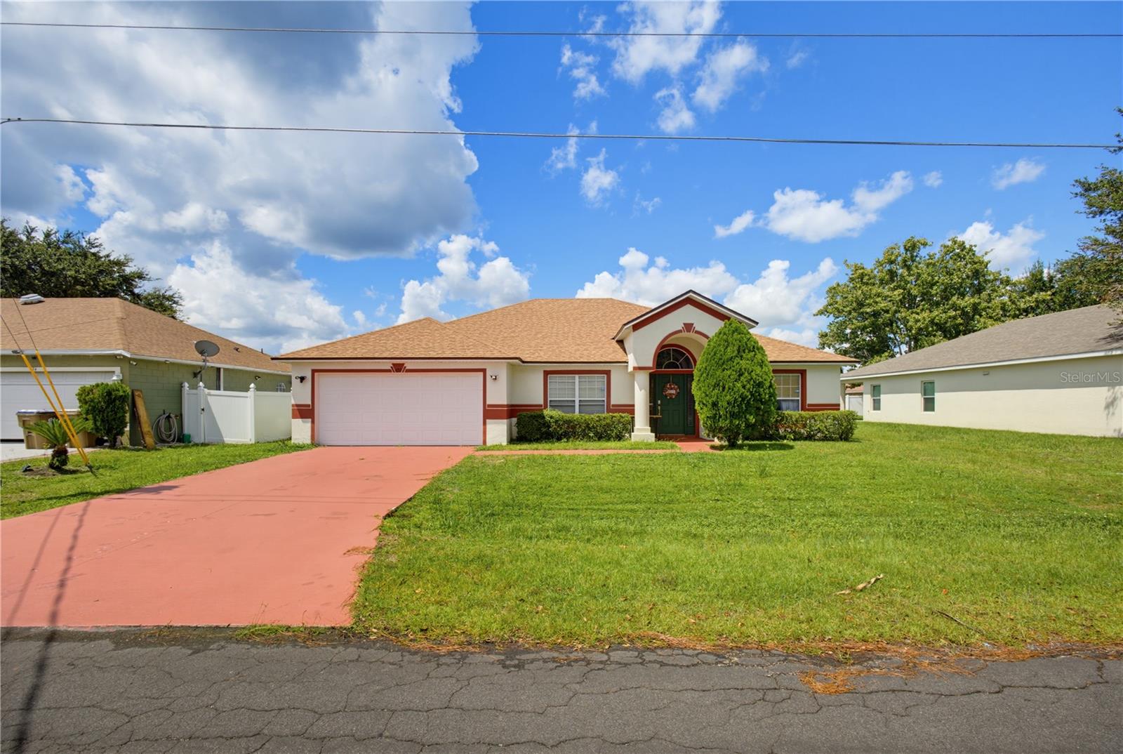 En Venta 672 BASINGSTOKE CT, KISSIMMEE, FL 34758