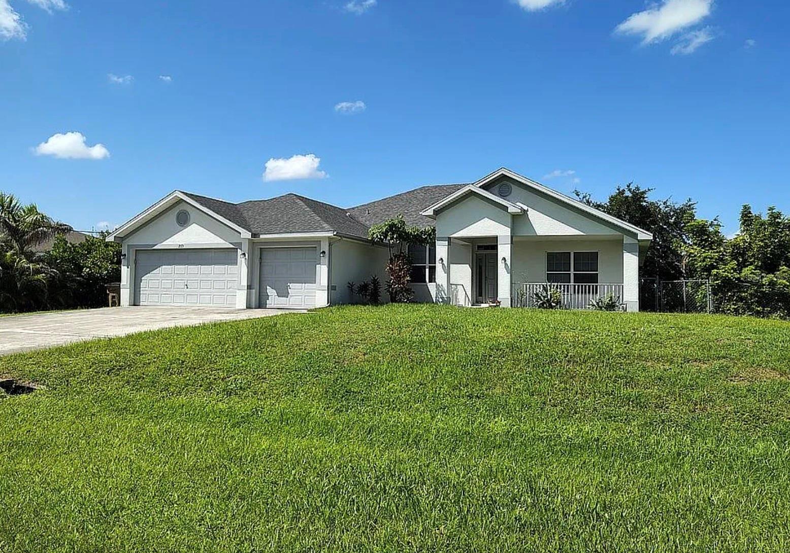 En Venta 2019 WANDA AVE N, LEHIGH ACRES, FL 33971