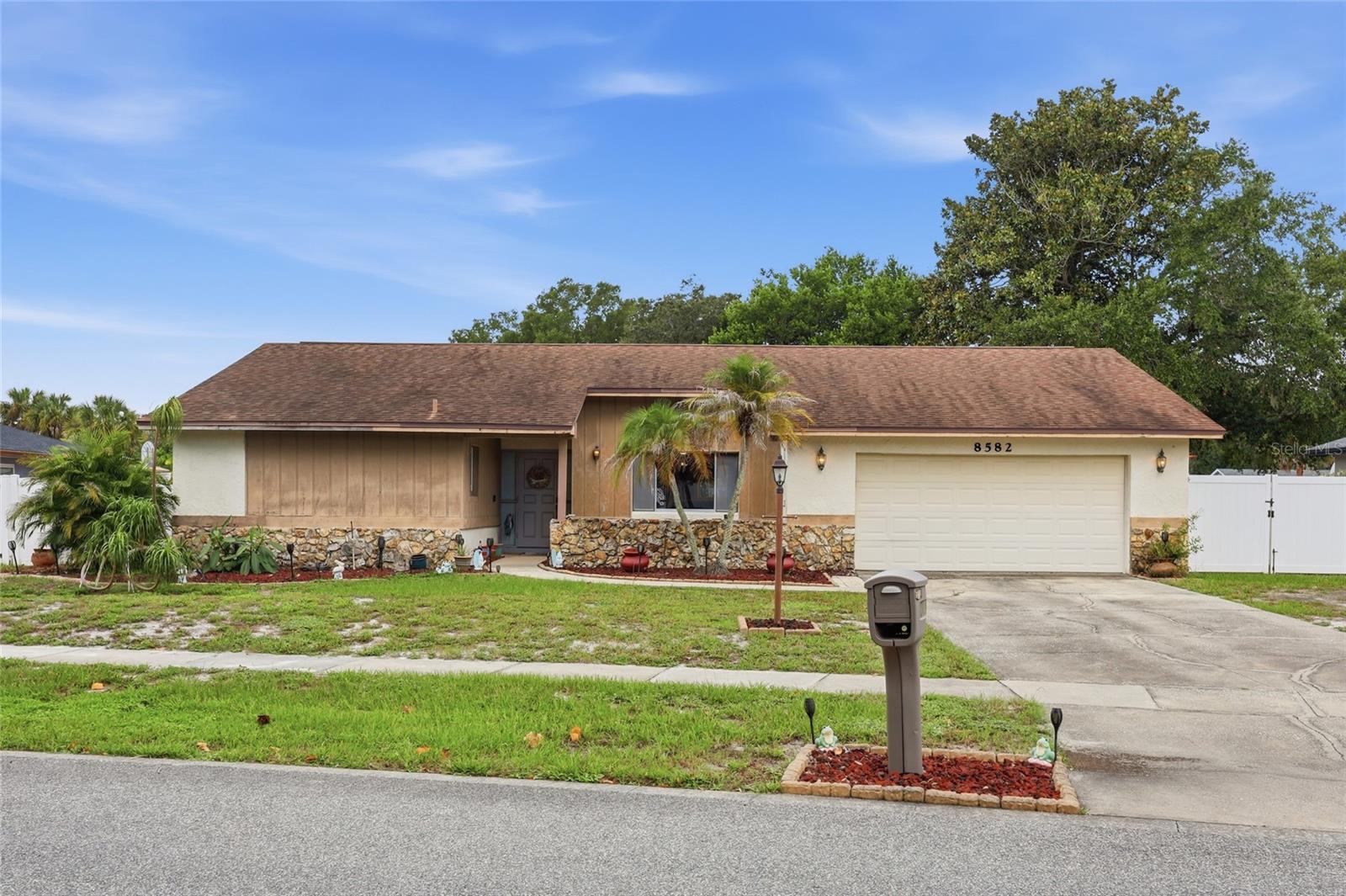 En Venta 8582 CEDAR COVE DR, ORLANDO, FL 32819