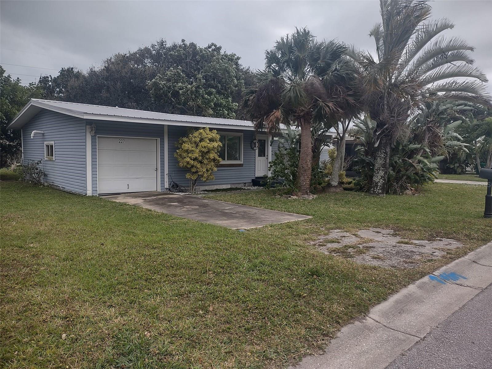 En Venta 227 WOODLAND AVE, COCOA BEACH, FL 32931