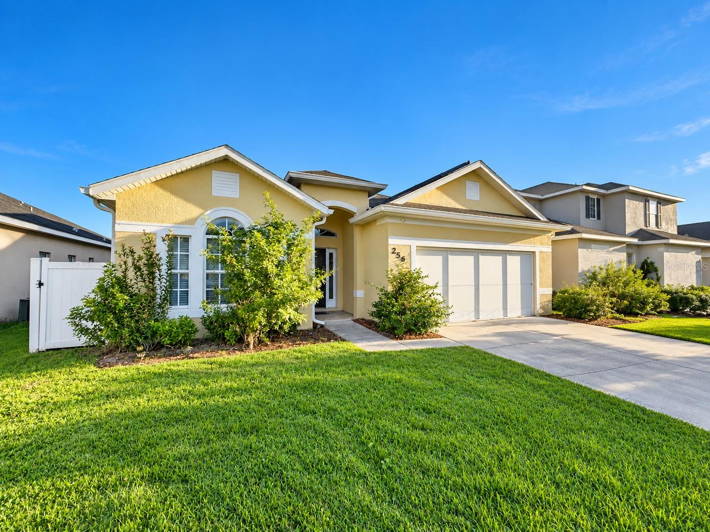 En Venta 256 MAGICAL WAY, KISSIMMEE, FL 34744