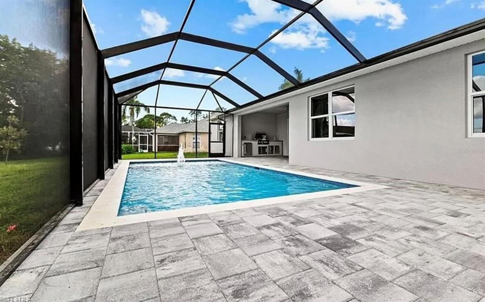Foto de propiedad en 2153 NW 18TH AVE CAPE CORAL con MLS# OM718770