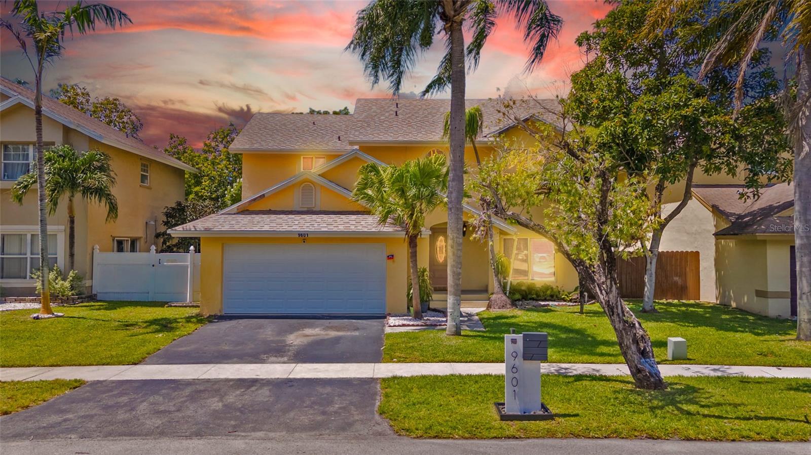Foto de propiedad en 9601 SW 9TH CT PEMBROKE PINES con MLS# OM724144