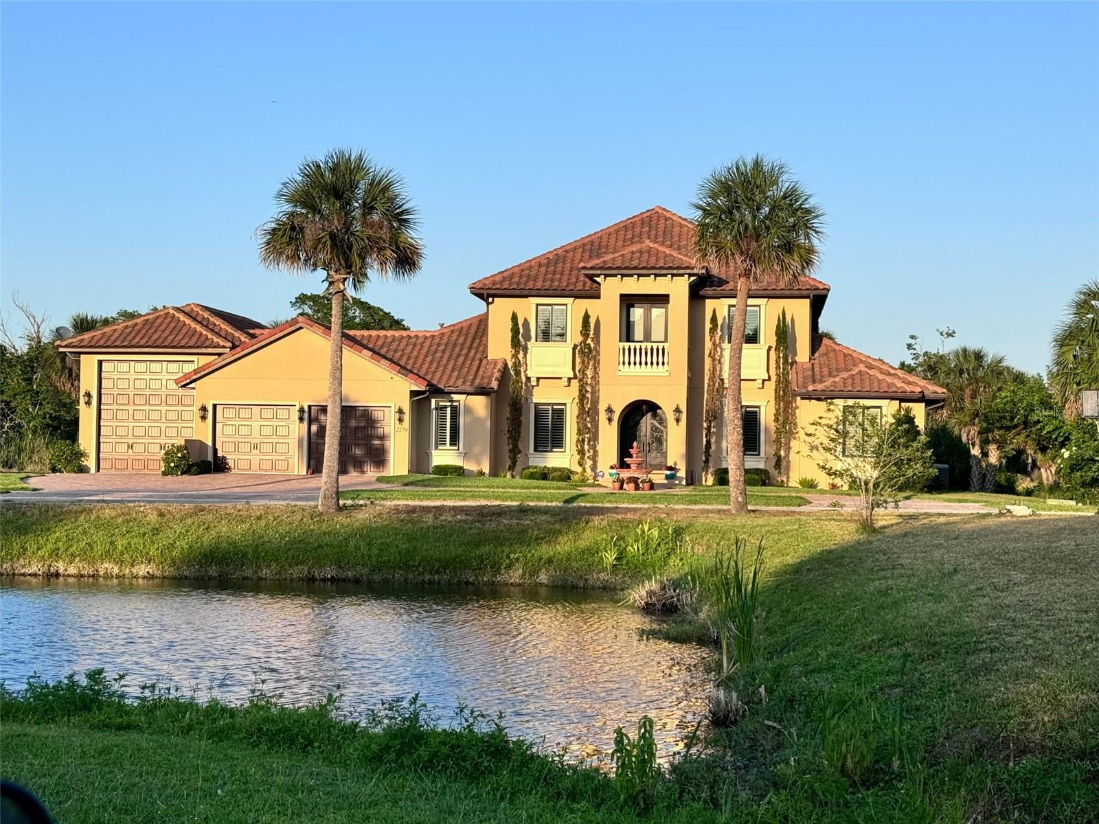 Foto de propiedad en 2179 ARNOLD PALMER DR TITUSVILLE con MLS# OM725386