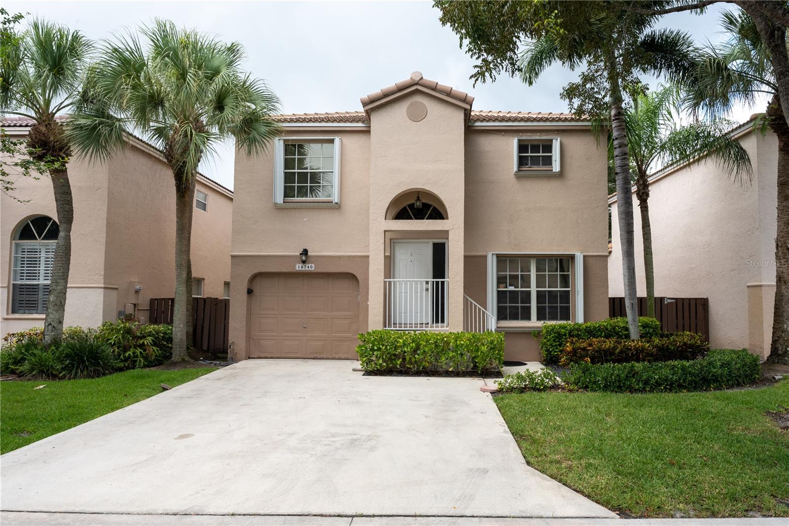 Foto de propiedad en 10740 NW 12TH MNR PLANTATION con MLS# P4939468