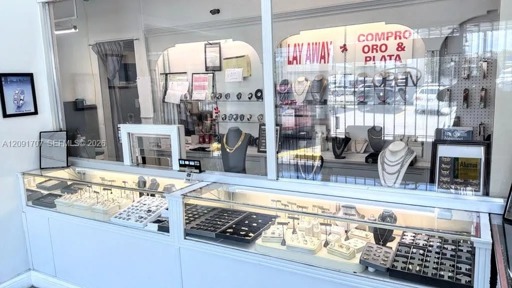 Foto de propiedad en Pawn Shop, Hialeah, FL 33010 Hialeah con MLS# 