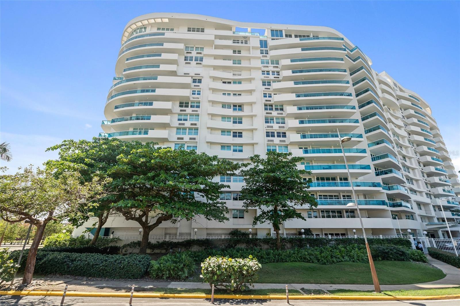 Foto de propiedad en 550 AVENIDA CONSTITUCION #PH-1608 SAN JUAN con MLS# PR9115764