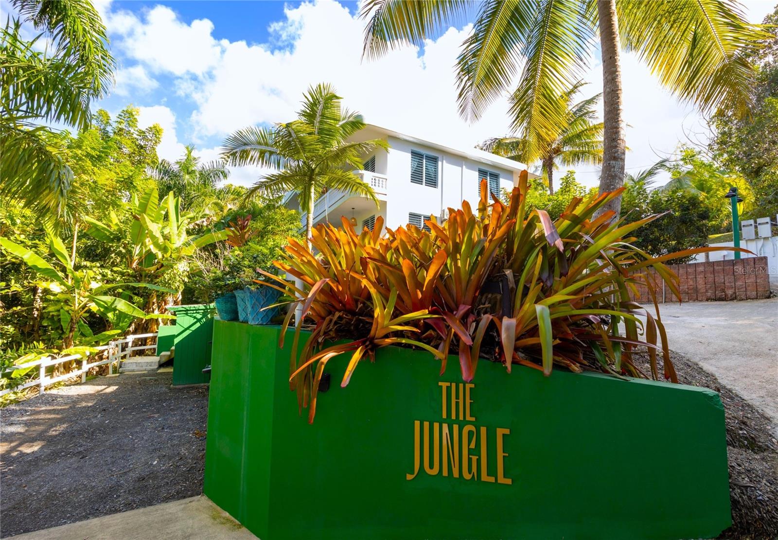 En Venta Carr. 413 Int. Km 4 THE JUNGLE, RINCON, PR 00677
