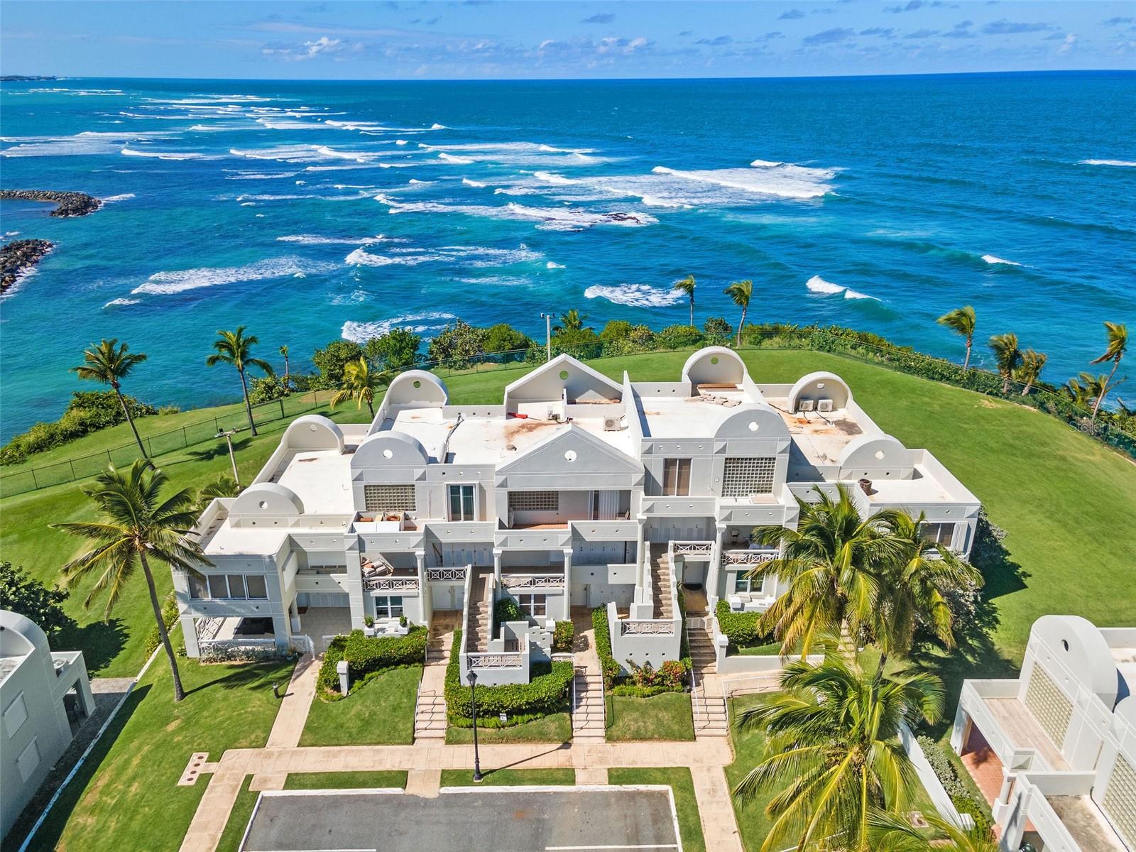 Foto de propiedad en Villas de COSTA DORADA #H3 DORADO con MLS# PR9117640