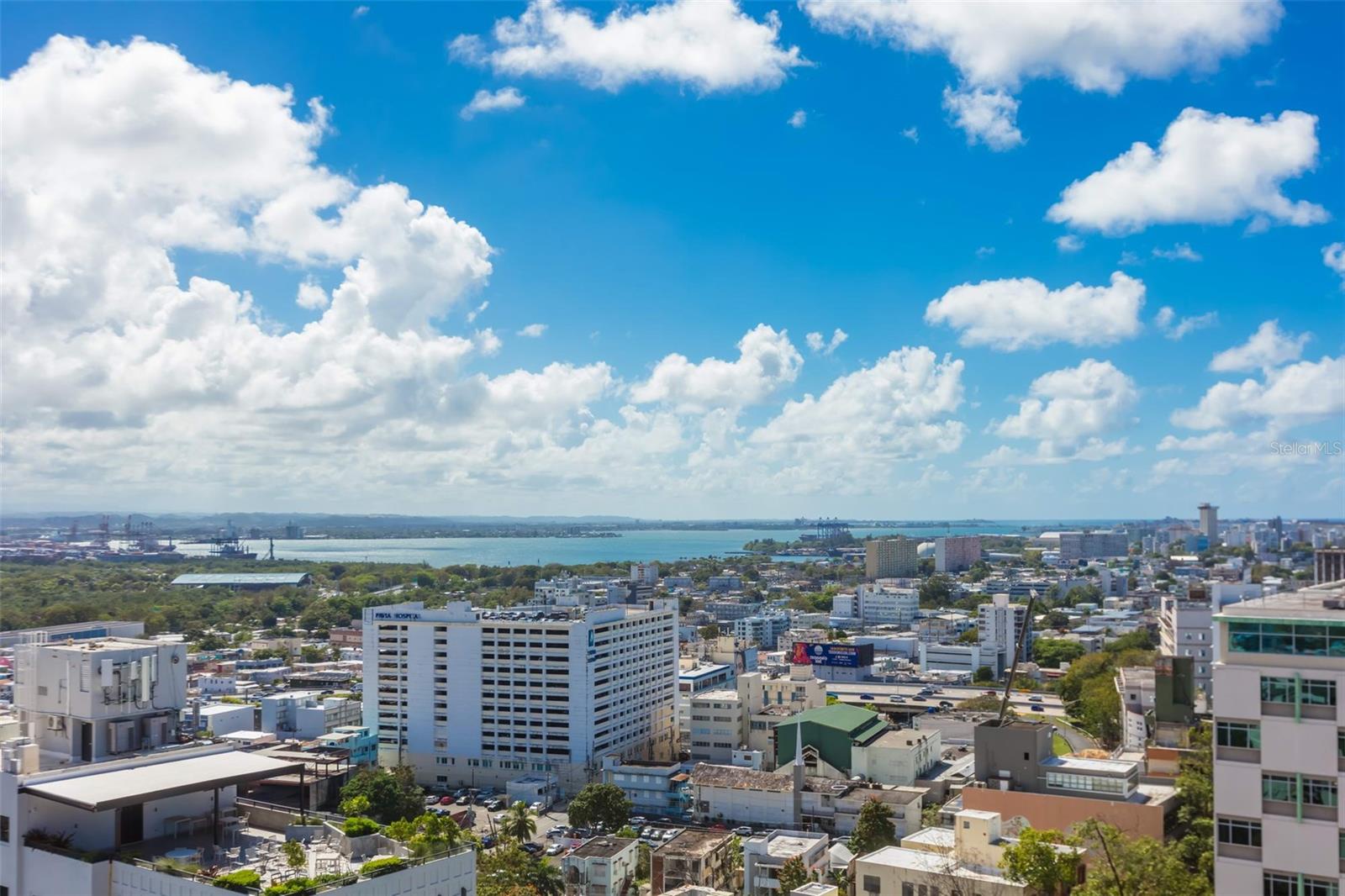 Foto de propiedad en C. Bolivar COBIANS PLAZA AVE #21 SAN JUAN con MLS# PR9120797