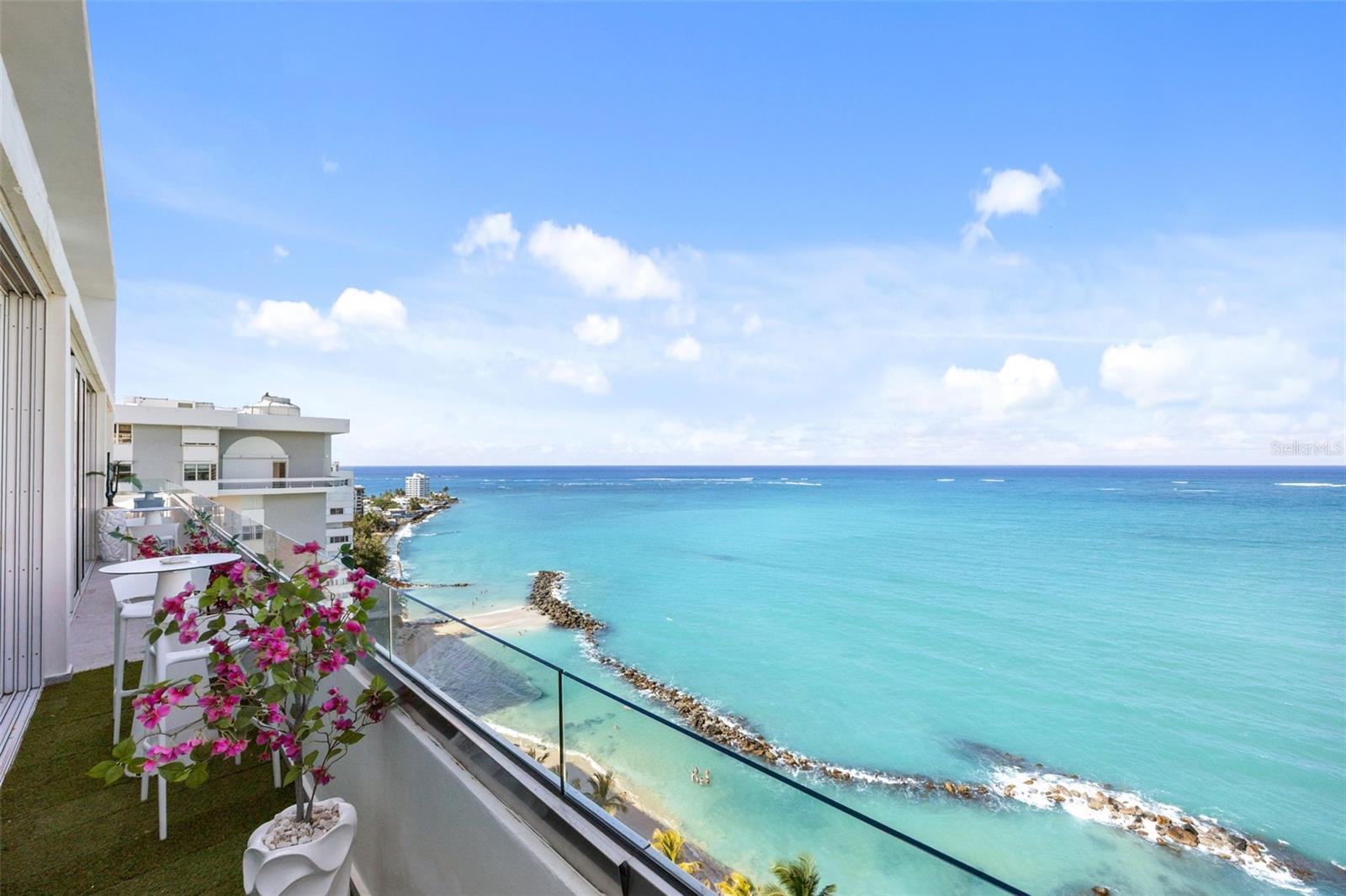 Foto de propiedad en 3307 AVE ISLA VERDE #PH CAROLINA con MLS# PR9121056