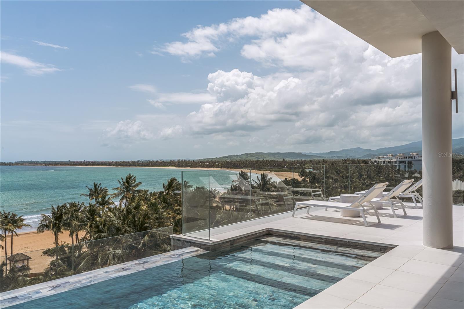 Foto de propiedad en Ocean Drive PH FOUR SEASONS PRIVATE RESIDENCES #4501 RIO GRANDE con MLS# PR9121240