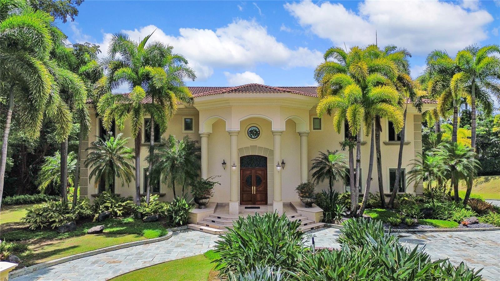 Foto de propiedad en 17 Calle Durazno URBANIZACION SAN PATRICIO GUAYNABO con MLS# PR9121397