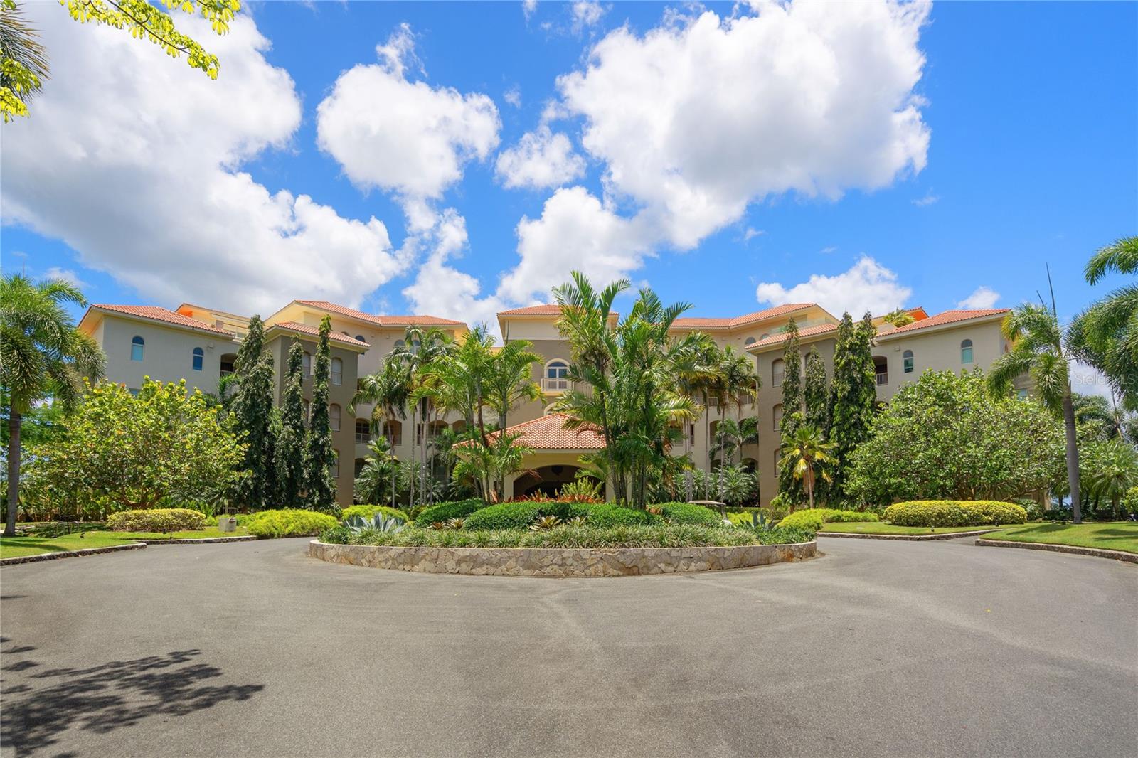 Foto de propiedad en 500 PLANTATION VILLAGE DRIVE #PH 2-403 DORADO con MLS# PR9121738