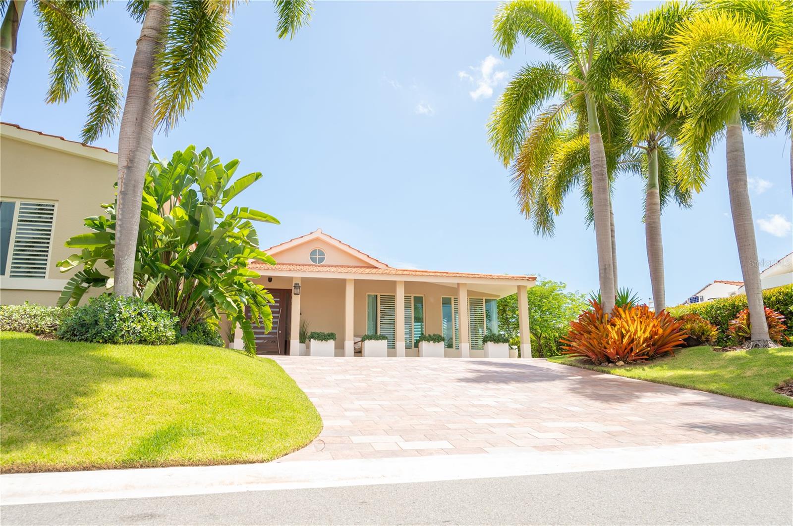 En Venta 302 CAMINO DE LOS CEDROS, DORADO, PR 00646