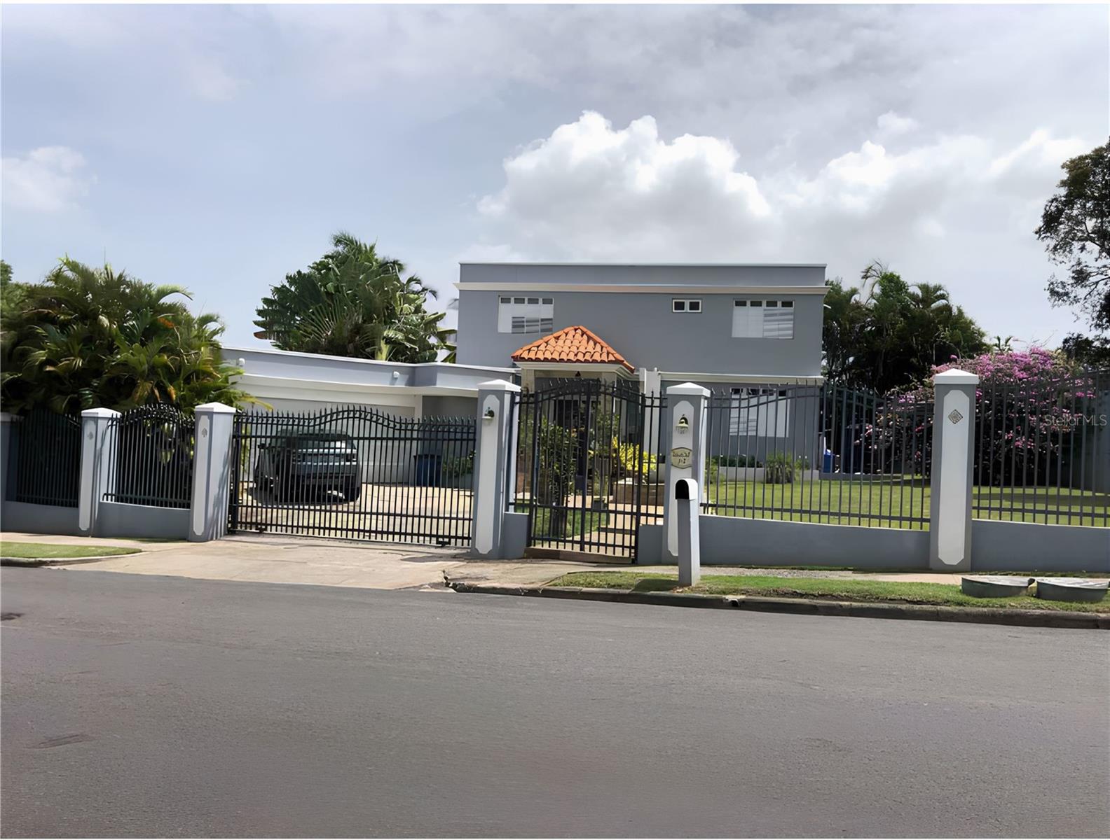 Foto de propiedad en J2 CHURCH STREET GUAYNABO con MLS# PR9122034