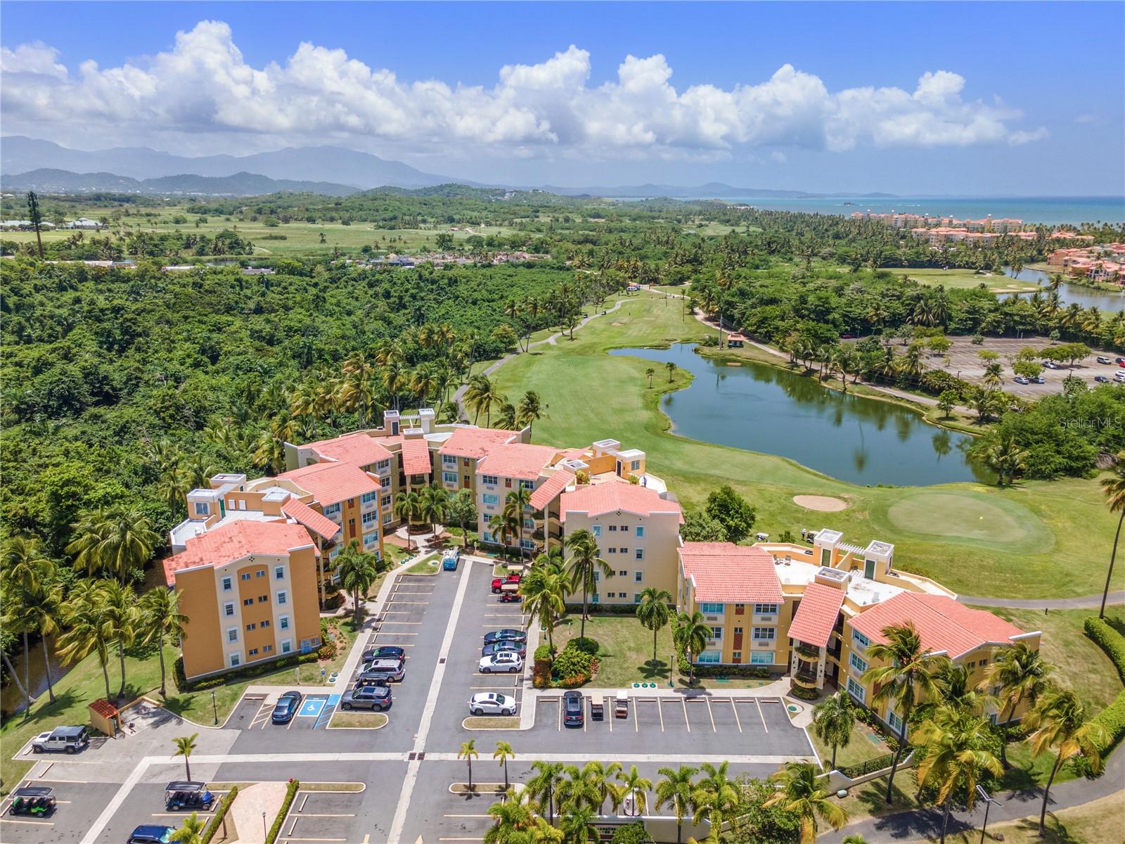 En Venta 155 CANDELERO DRIVE #D7, HUMACAO, PR 00791