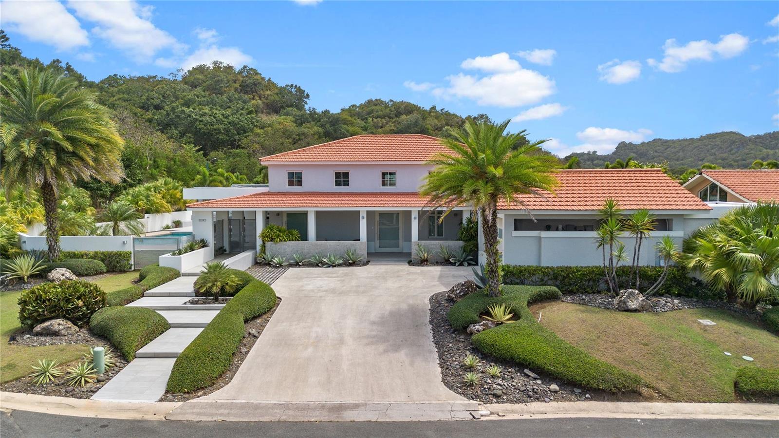 Foto de propiedad en 530 CAMINO DE GUILLARTE DORADO, PR con MLS# PR9122714