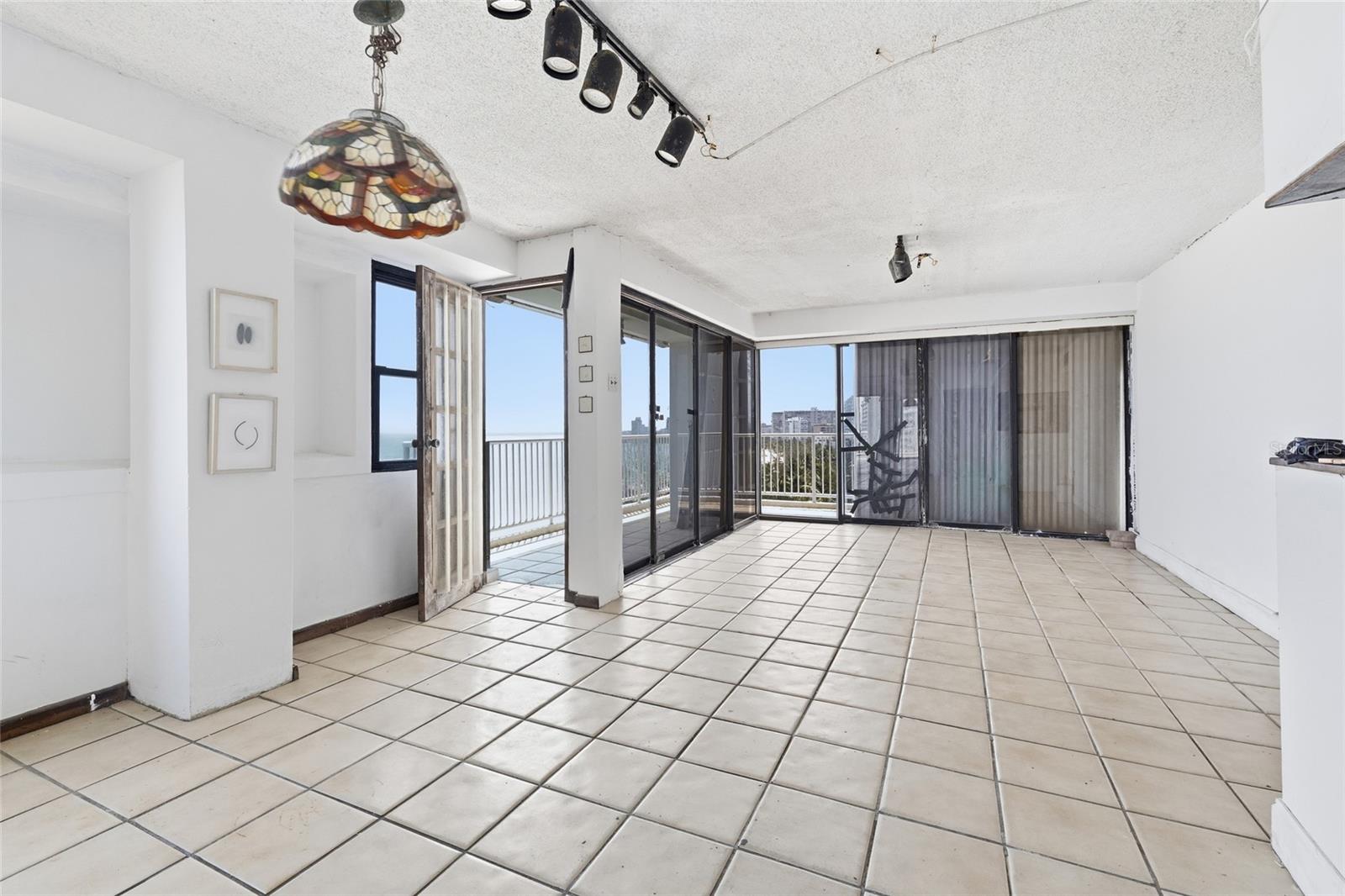 Foto de propiedad en 4633 ISLA VERDE AVE #803 CAROLINA con MLS# PR9122855