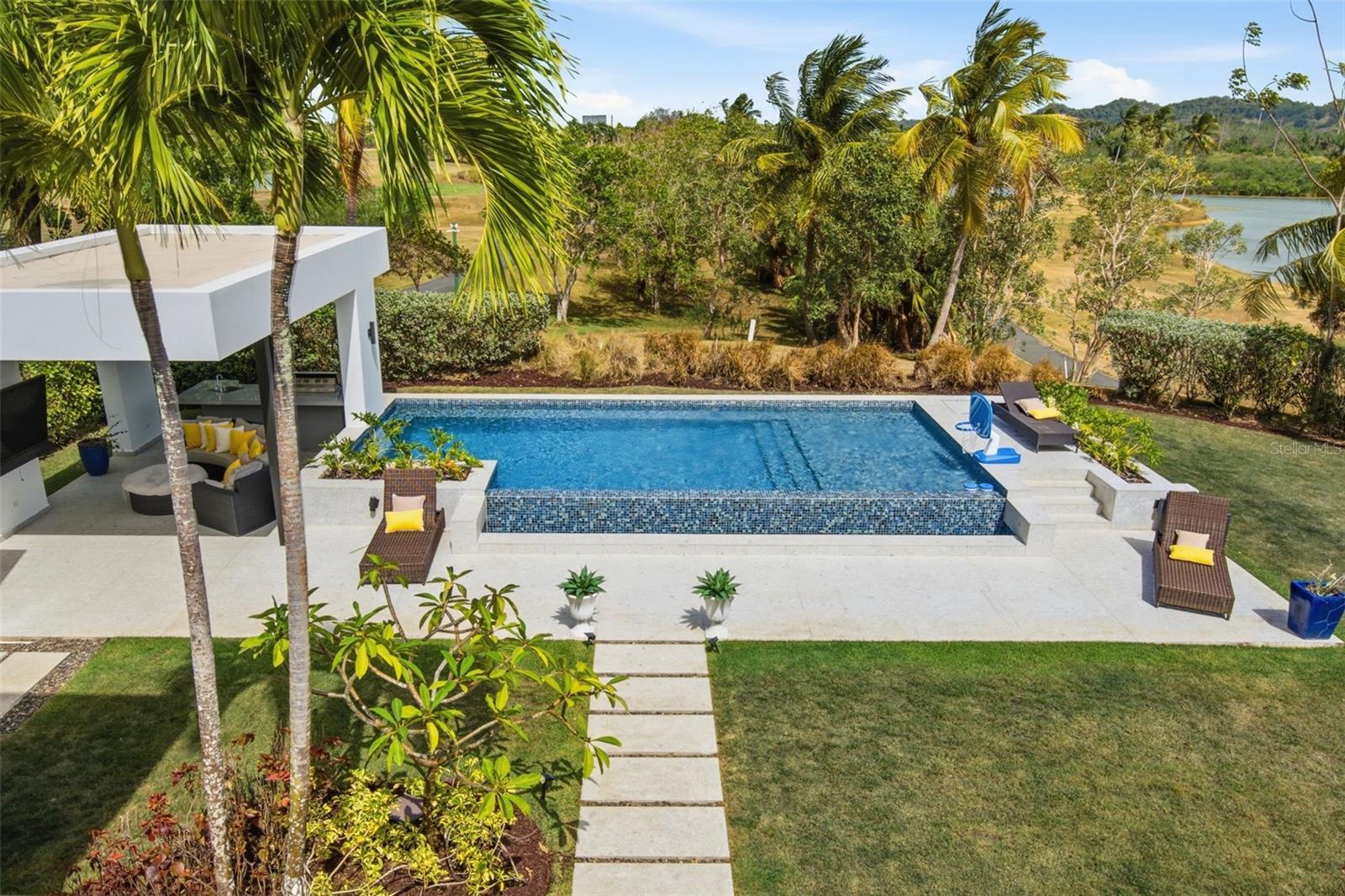 En Venta 17 THE ENCLAVE, DORADO, PR 00646