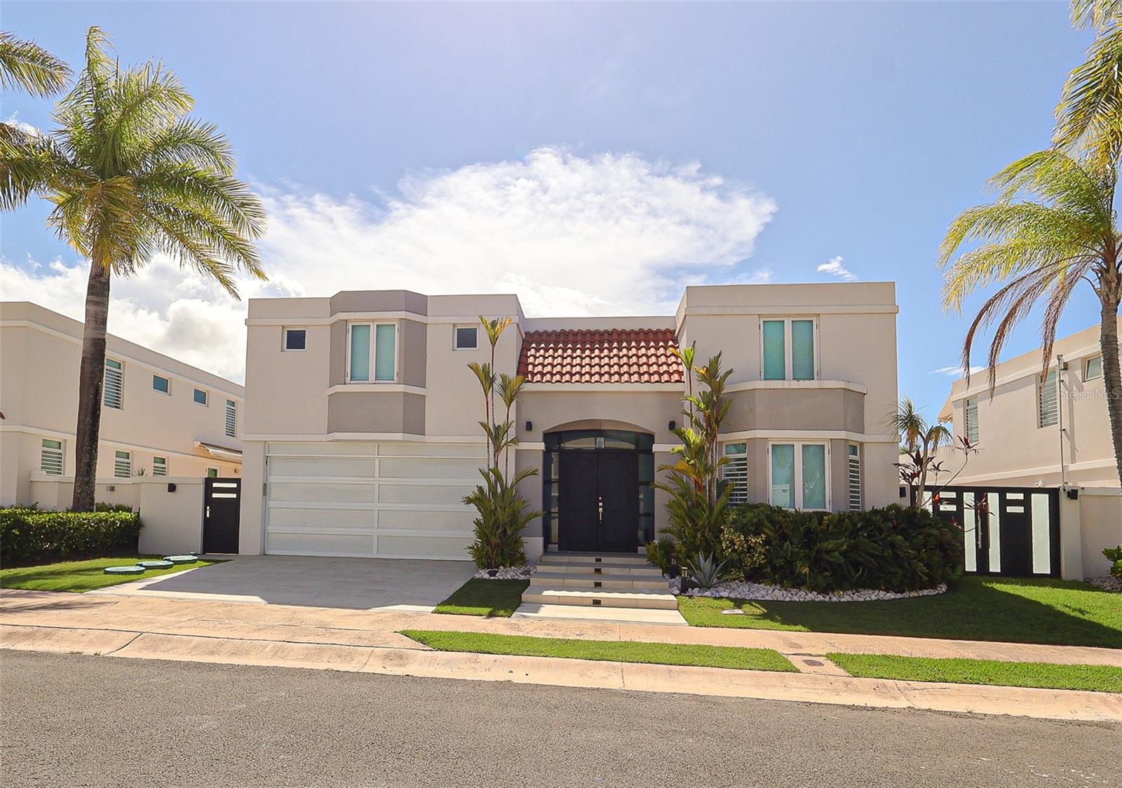 En Venta 527 MAR CARIBE ST, DORADO, PR 00646