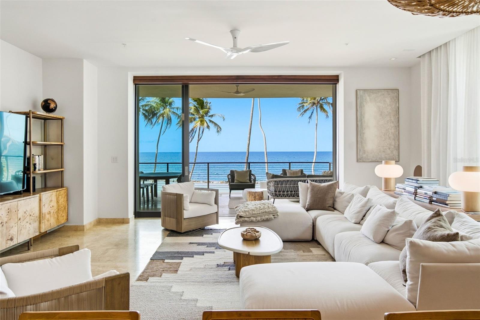 En Venta 3332-3333 WEST BEACH RESIDENCES #3332-3333, DORADO, PR 00646