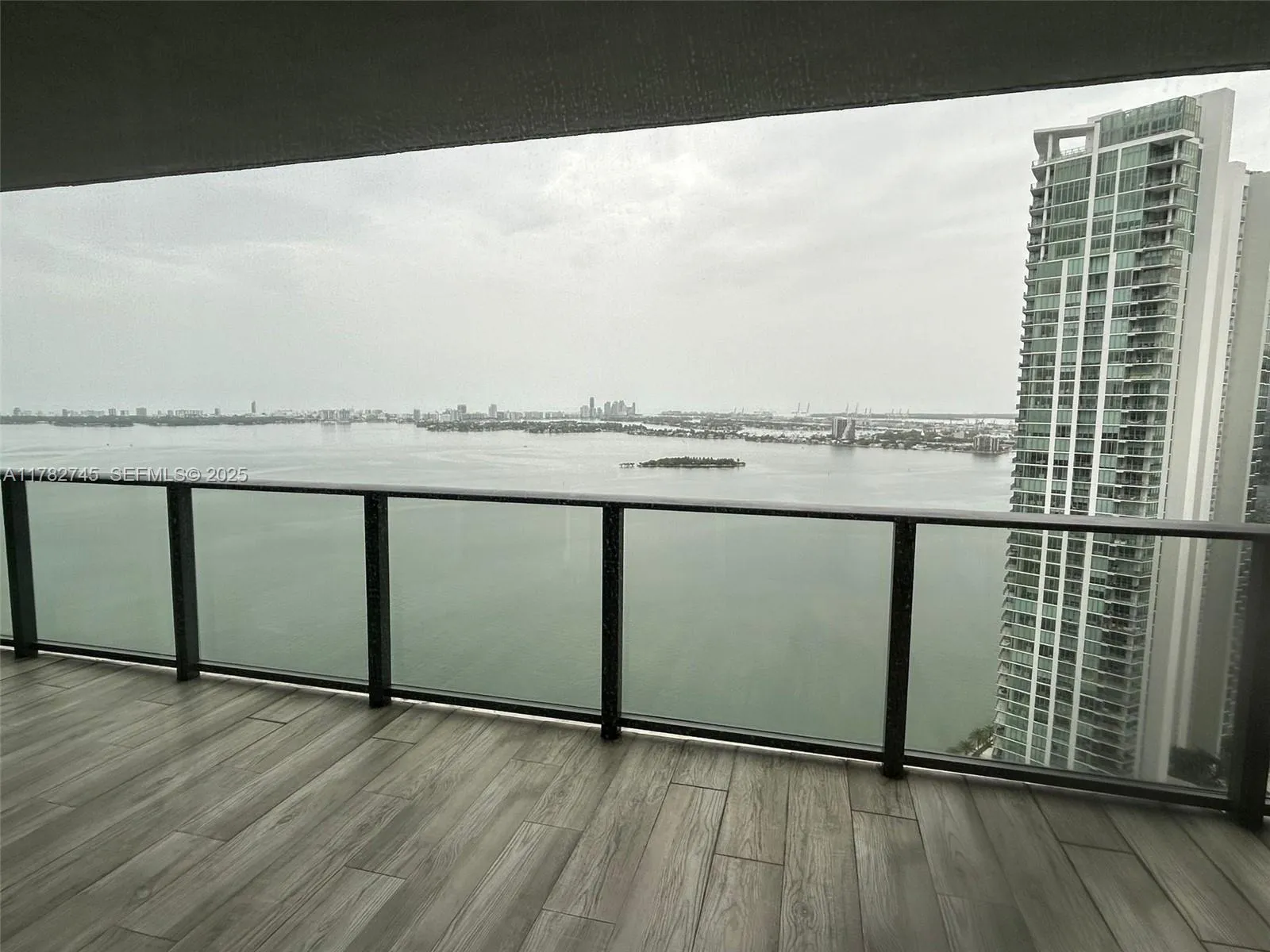 Foto de propiedad en  Miami con MLS# 