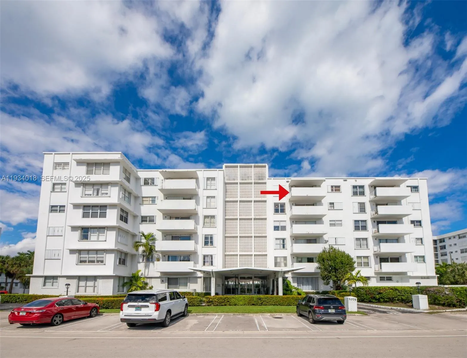 Foto de propiedad en  Bay Harbor Islands con MLS# 