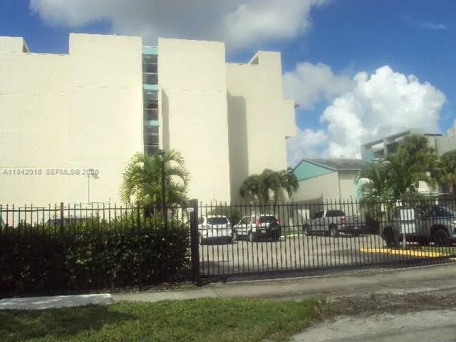 Foto de propiedad en  Lauderhill con MLS# 